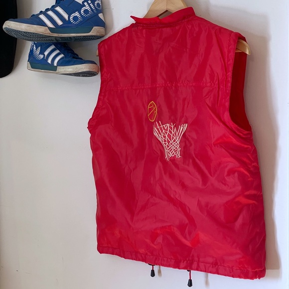 Epic vintage zippered vest with basketball embroidery in vibrant red, unisex - Picture 8 of 12